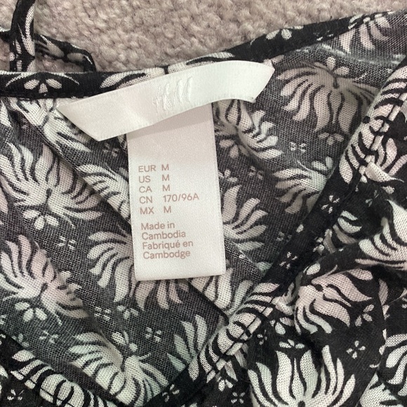 Lotus flower patterned tank - Picture 3 of 3